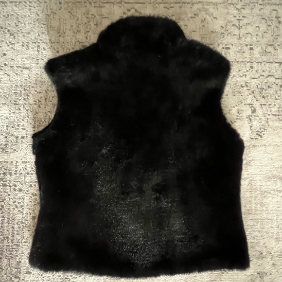 Cejon Accessories Inc. Faux fur vest - Picture 4 of 8